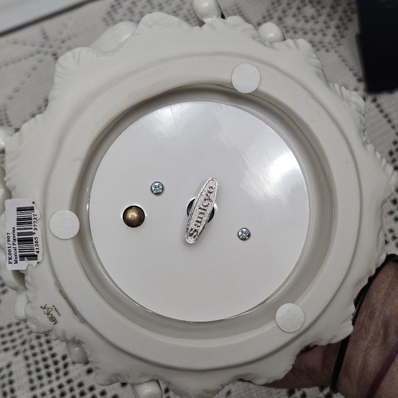 Mikasa White and Gold Christmas Tree Musical Figurine Sankyo Movement - Picture 9 of 9